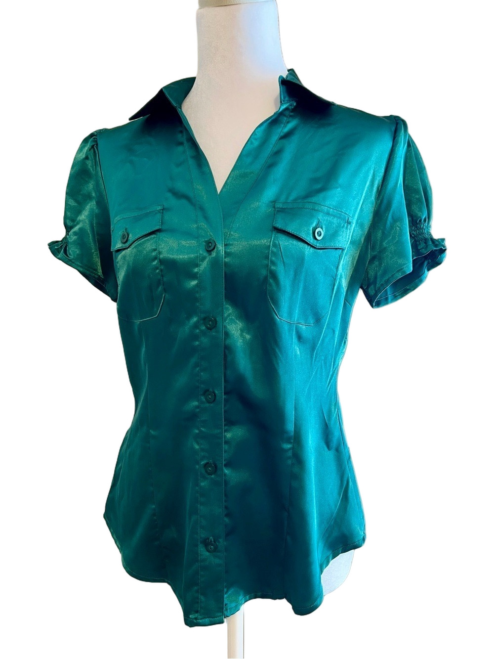 BONGO Emerald Green Satin Button-Up Short Sleeve Blouse/Size Medium